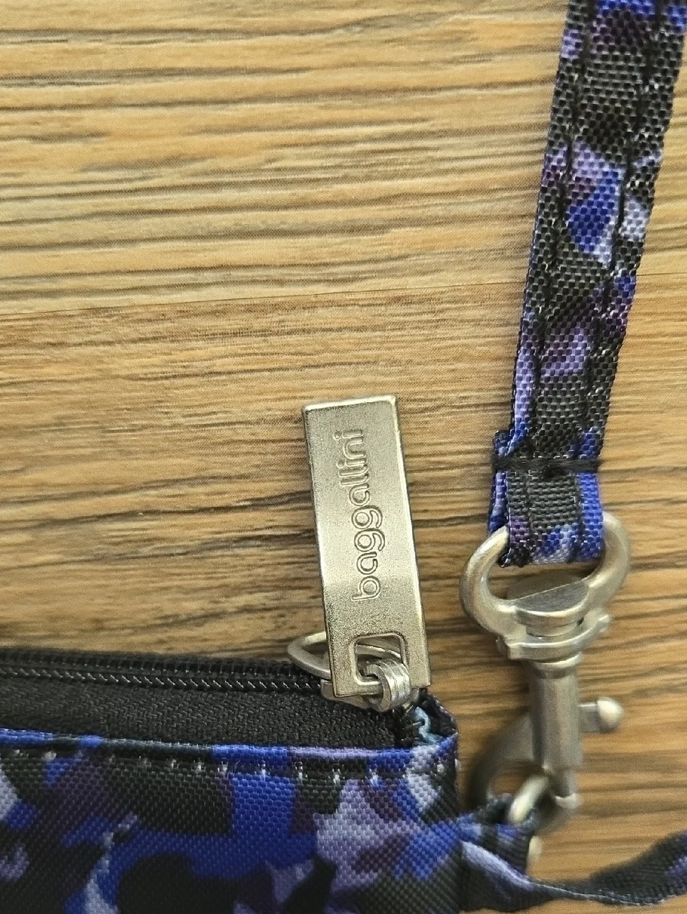 baggallini Midnight Camo RFID Wristlet